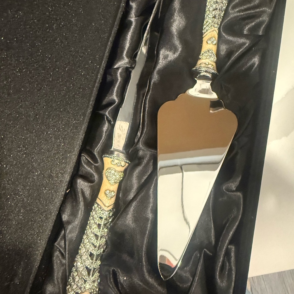 Things Remembered Gold and Silver Cake Server Set